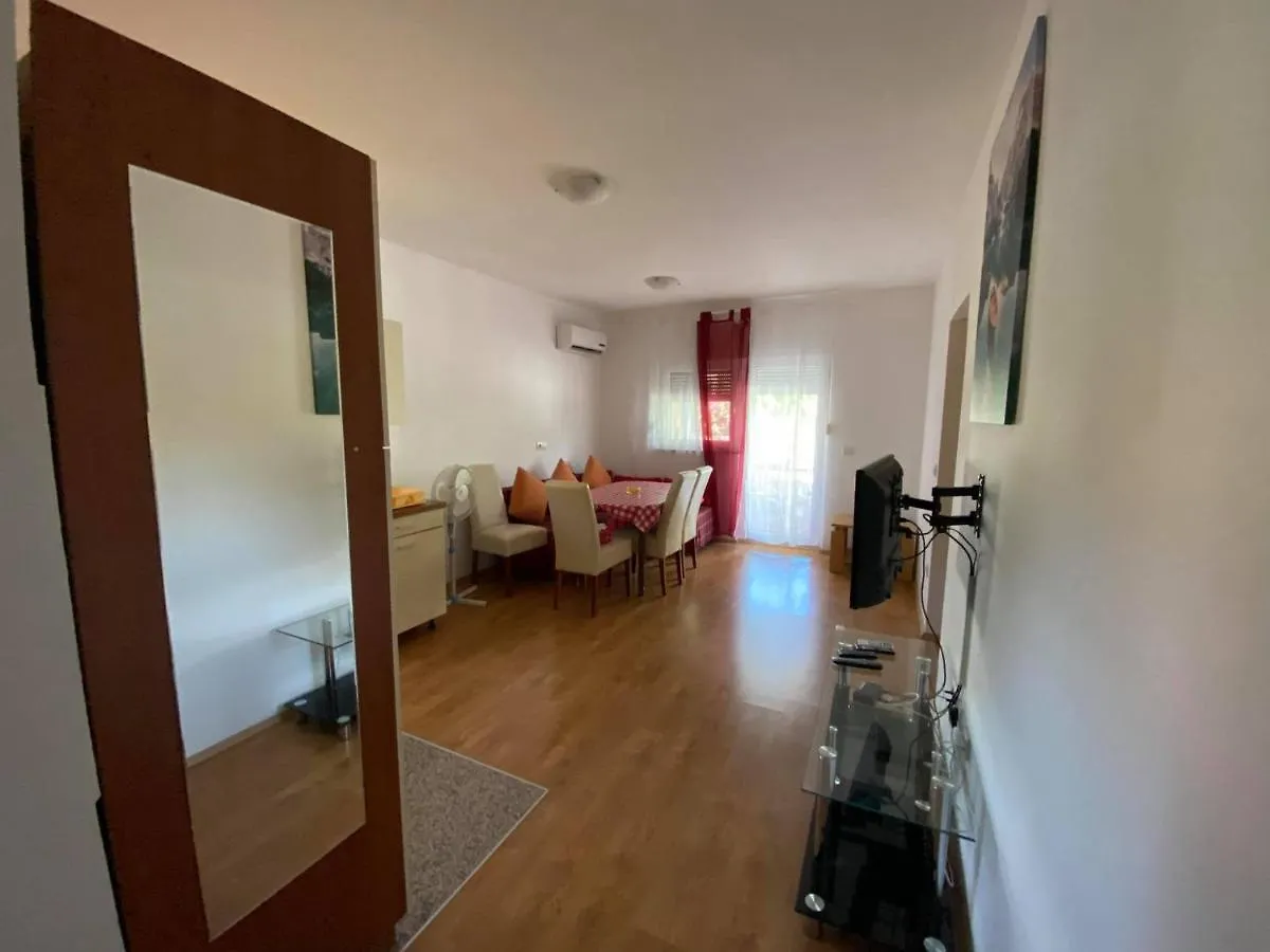 Renic Apartments ニン
