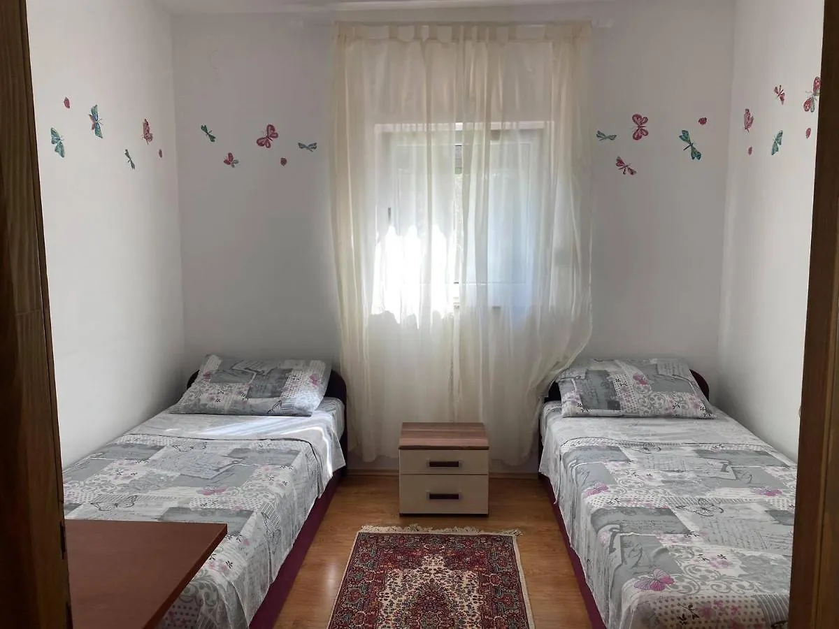 Renic Apartments ニン