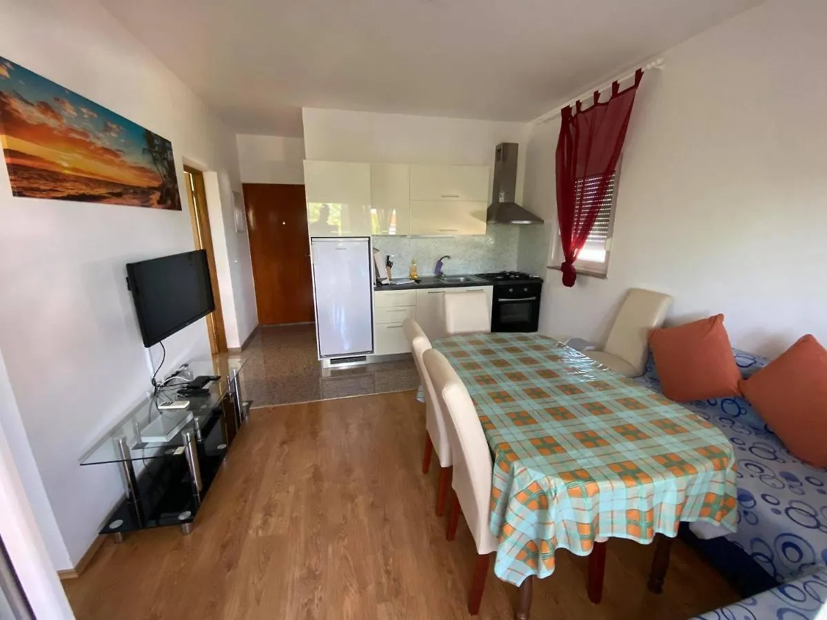 Renic Apartments Nin 0*,
