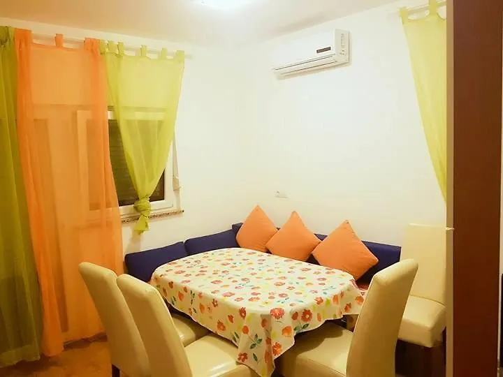 Renic Apartments ニン